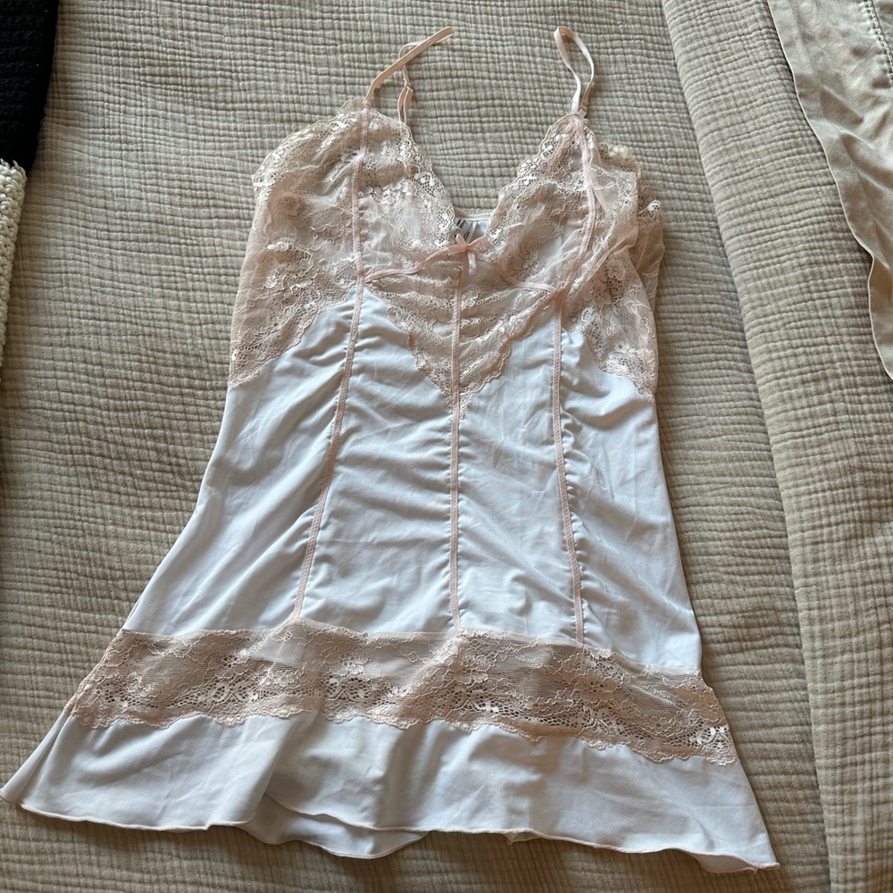 Pink & white neglige / slip